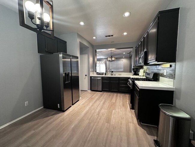 Foto del edificio - Discover your perfect Lancaster home — mor...