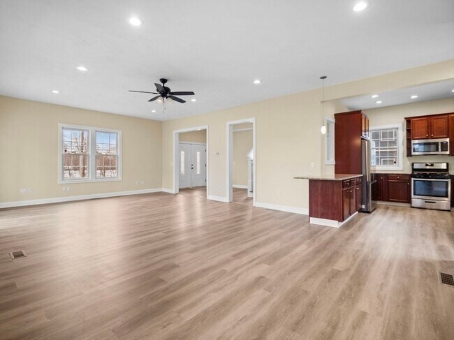 Building Photo - 63 Varnum Ave