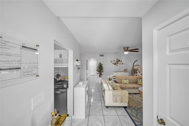 Building Photo - 3089 N Oakland Forest Dr