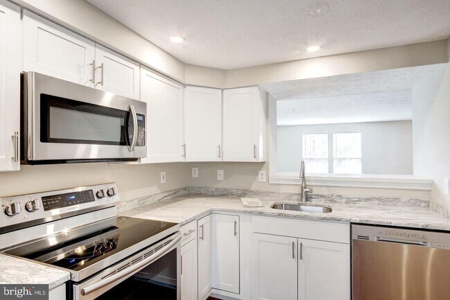 Building Photo - 6038 Weekend Way