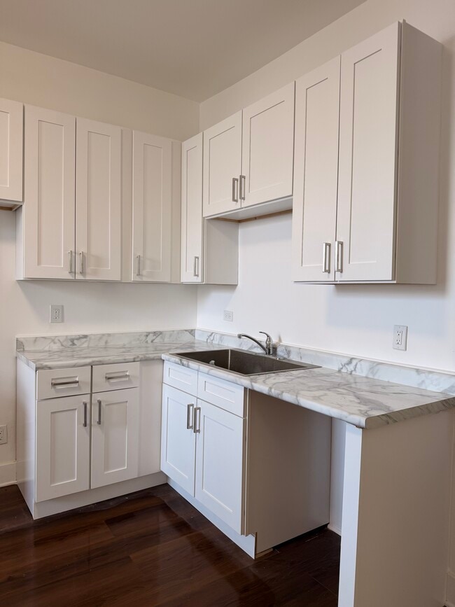 Building Photo - 3518 W Diversey Ave