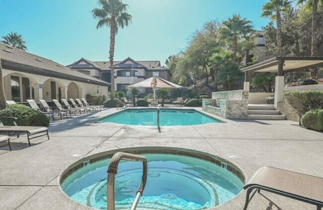 Building Photo - Stylishly Updated Henderson Condo | 2 Bed,...