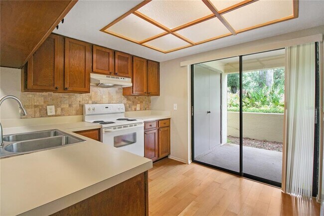 Building Photo - 135 Woodlake Wynde