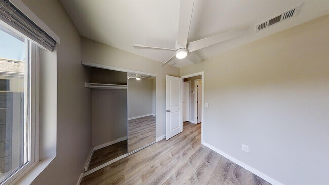 Foto del edificio - 5575 Mary Ln Dr