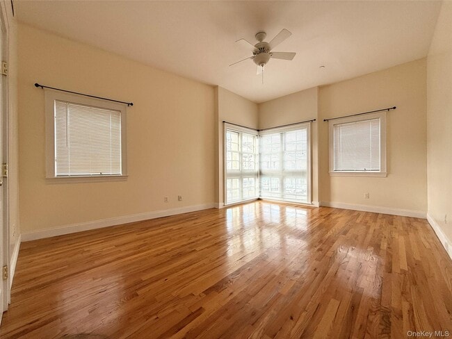 Foto del edificio - 2 E Main St