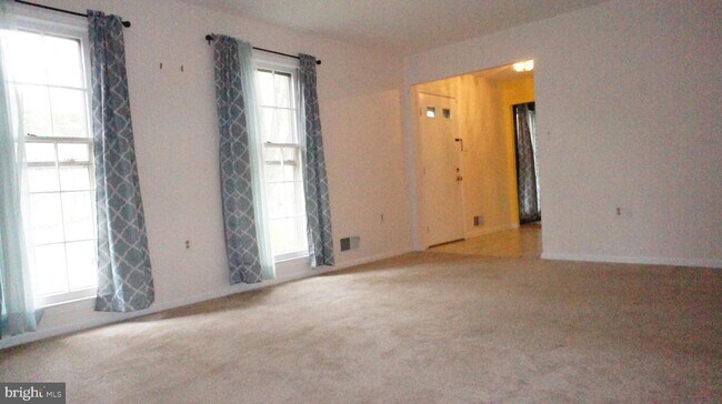 Foto del edificio - 8210 Riverside Rd