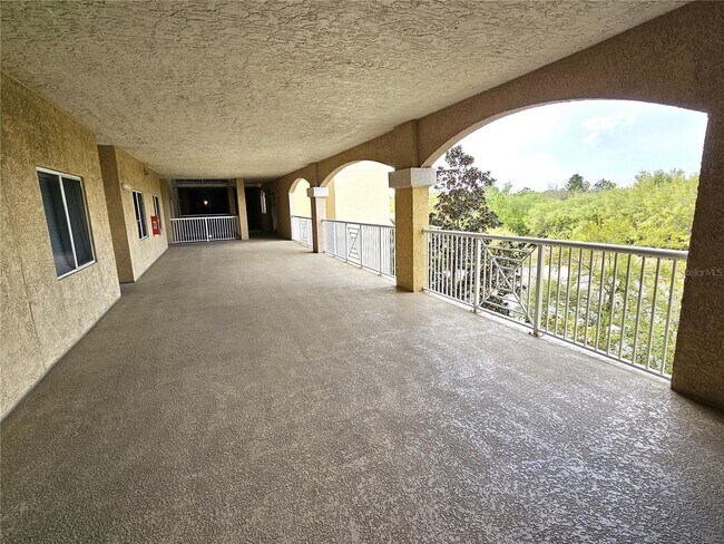 Foto del edificio - 3 Bed 2 Bath Luxury Apartment Condo