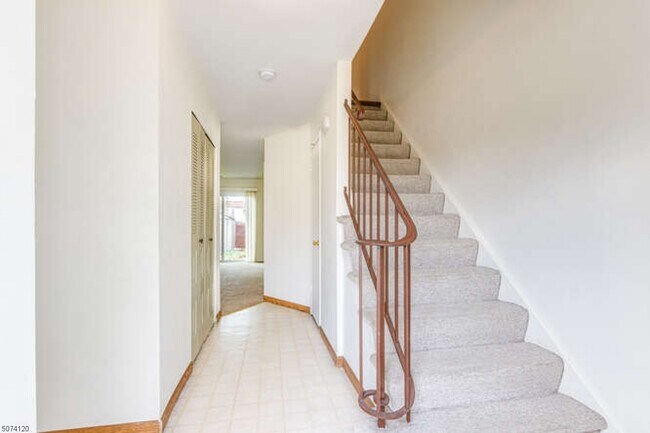 Building Photo - 114 Redbud Rd
