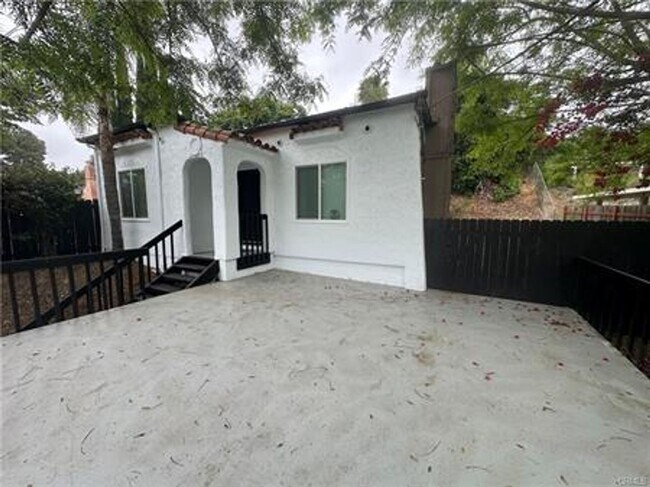 Foto del edificio - Secluded & Spacious La Mesa home available...
