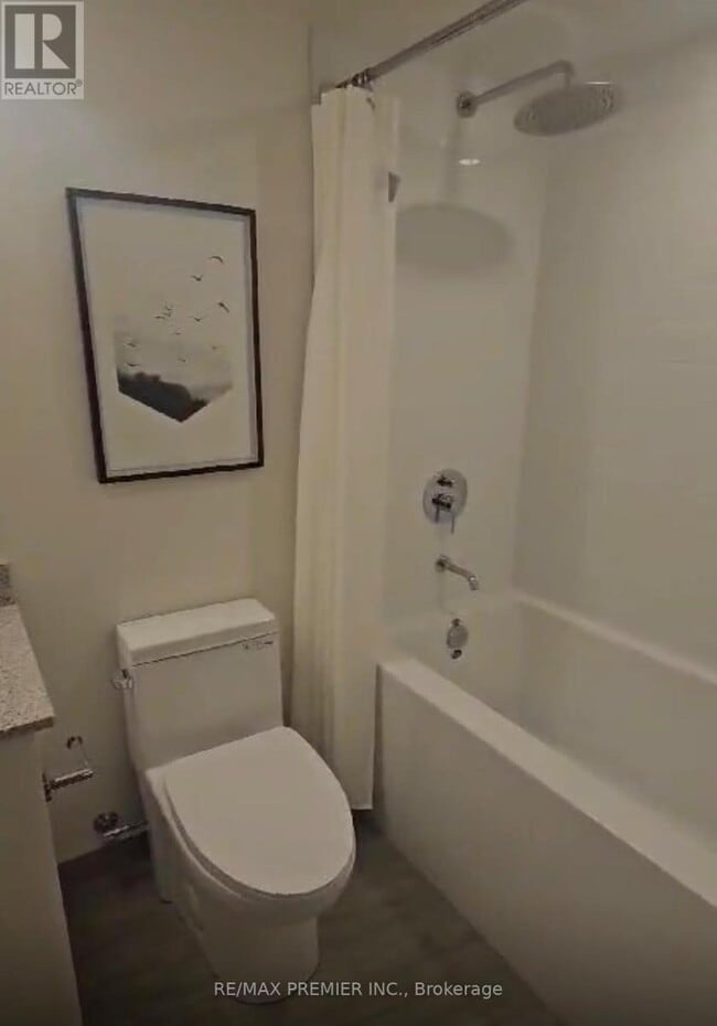 Photo du bâtiment - 500 Wilson Ave