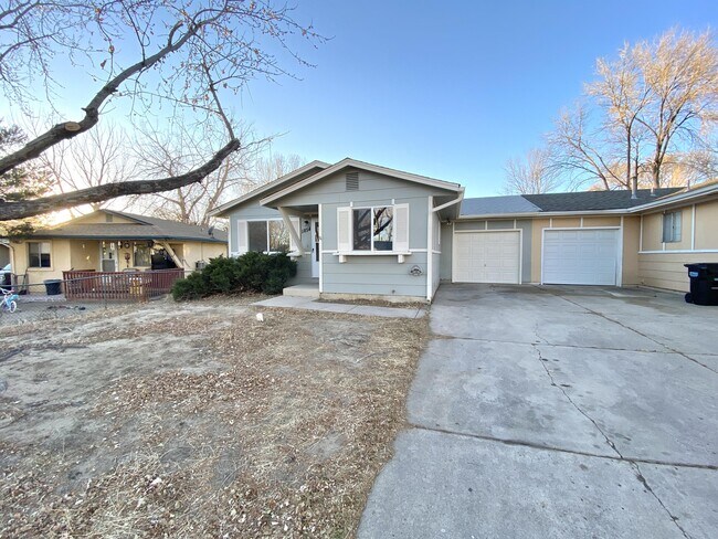 Building Photo - 1854 Saratoga Dr