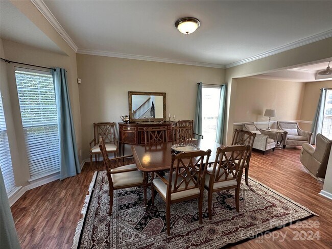 Building Photo - 9448 Willow Tree Ln