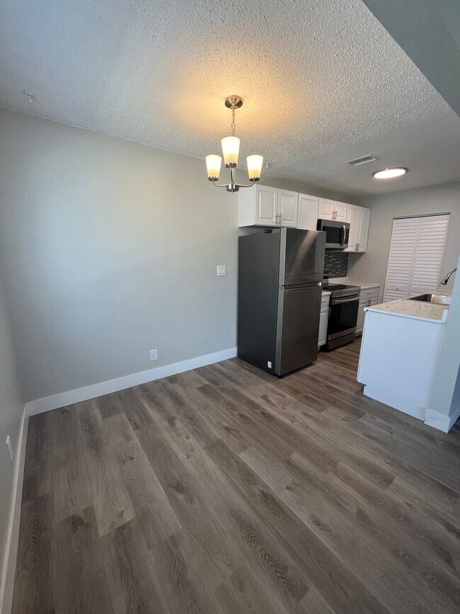 Foto del edificio - 2 br, 1 bath House - 104 E TIFFANY DRIVE #2