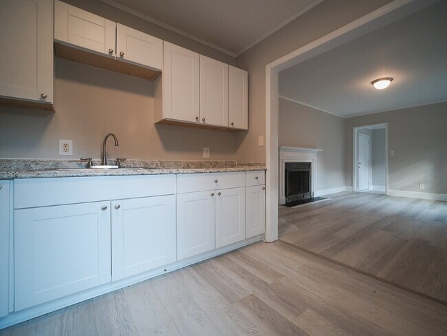 Foto del edificio - "Charming 4-Bedroom Gem in Charlotte - Cozy Living with Spacious Comfort!"