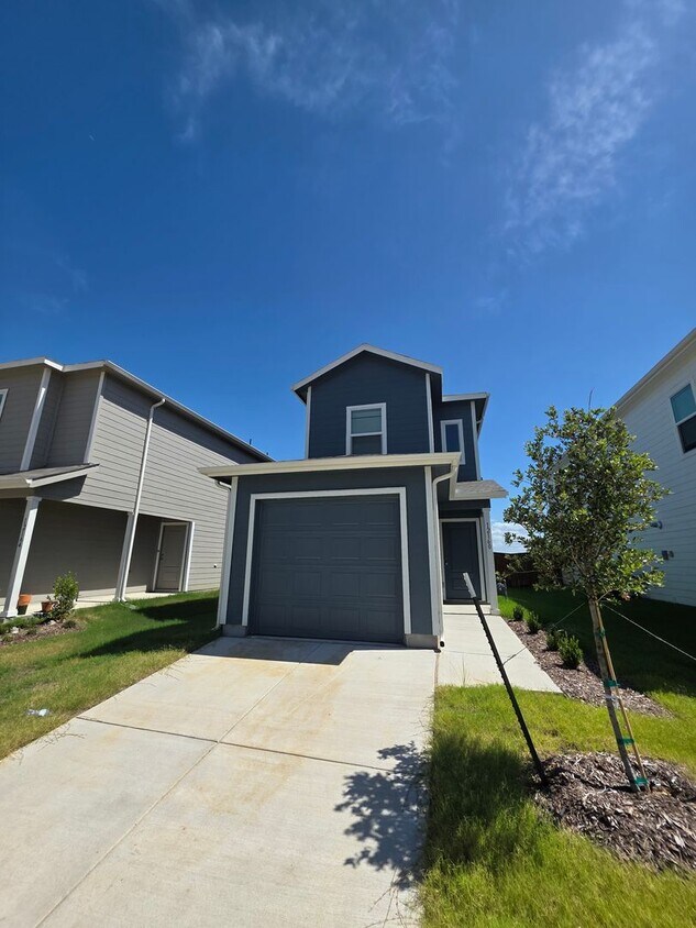 Foto principal - Stunning New Construction in Foree Ranch –...