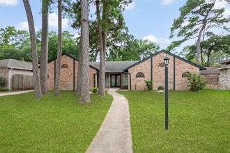 Building Photo - 16911 Summit Oaks Ln