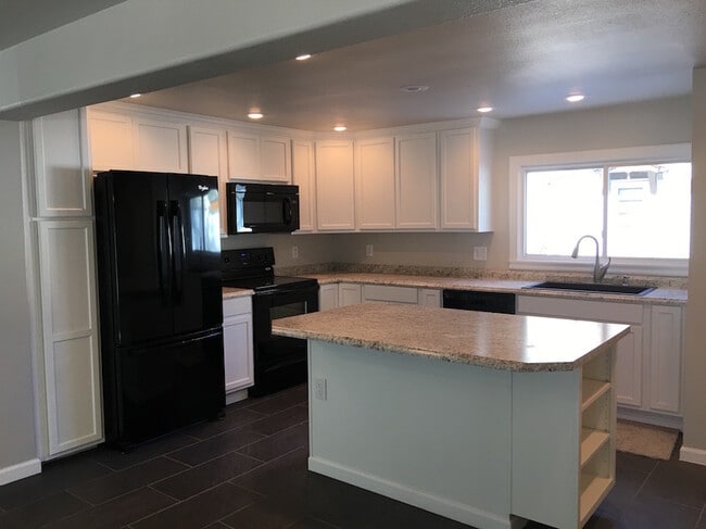 Building Photo - 4 bedroom, 2 bath Home