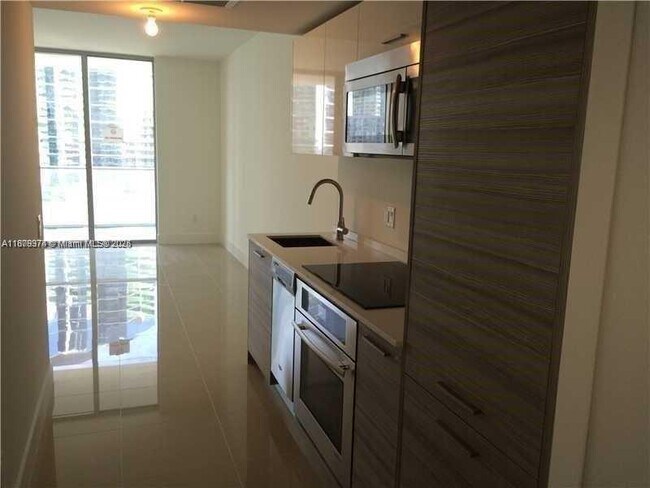 Foto del edificio - 1300 Brickell Bay Dr