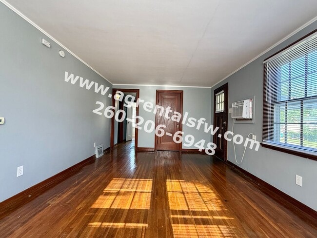 Building Photo - 2 Bedroom House