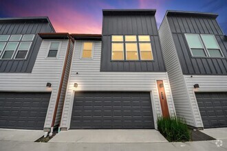 Building Photo - 627 Emile St