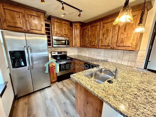 Building Photo - Stunning Downtown Condo with Style and Com...