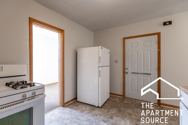 Foto del edificio - Large Pilsen 2 Bedroom Apartment