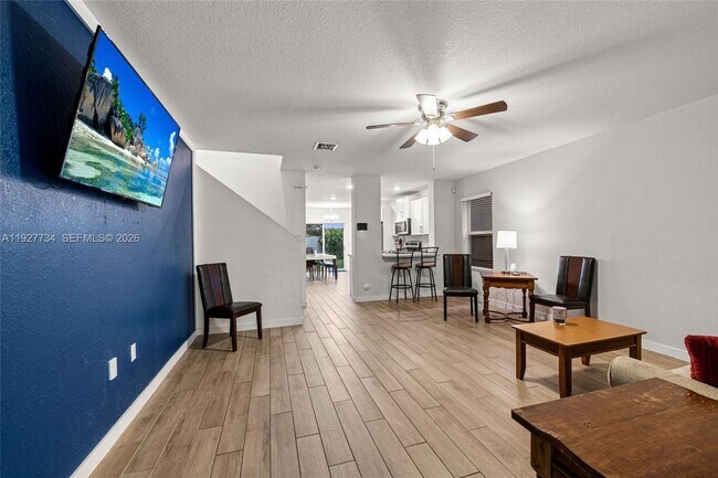 Foto del edificio - 525 NE 6th Pl