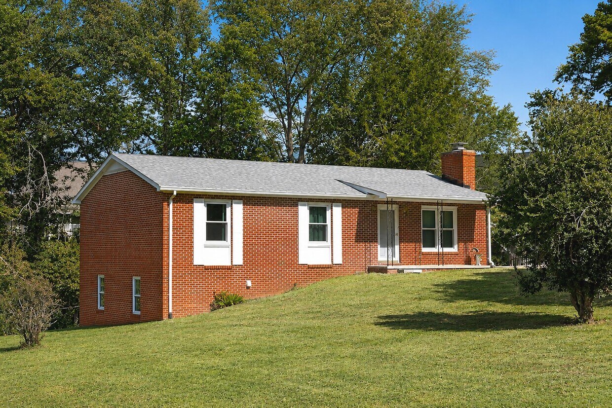 Photo - 930 Claudius Ct