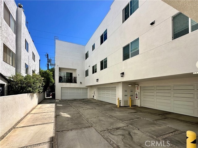 Foto del edificio - 14019 Vanowen St