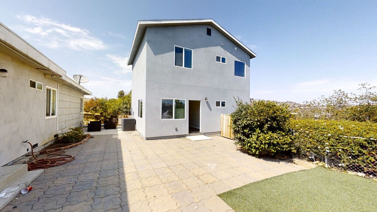 Foto principal - 5327-5327 E Falls View Dr