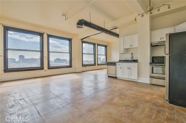 Foto del edificio - 108 W 2nd St