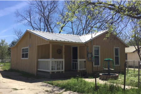 Farm style House - 1125 Gravel St