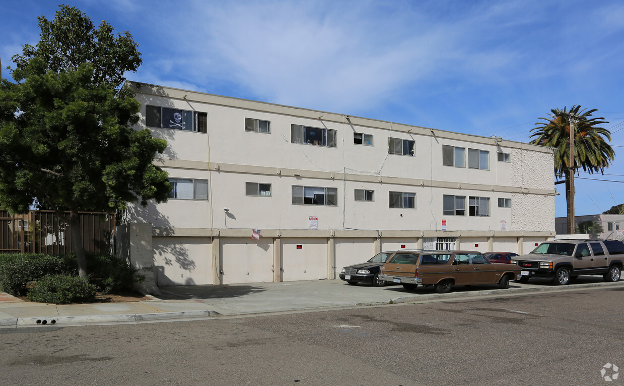 Building Photo - The James Apartments