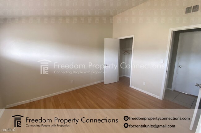 Building Photo - Room for Rent, 1.5 bath Duplex - 3814 Via ...
