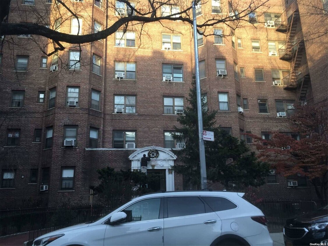 6141 Saunders St Queens, NY 11374 Alquileres en Queens, NY