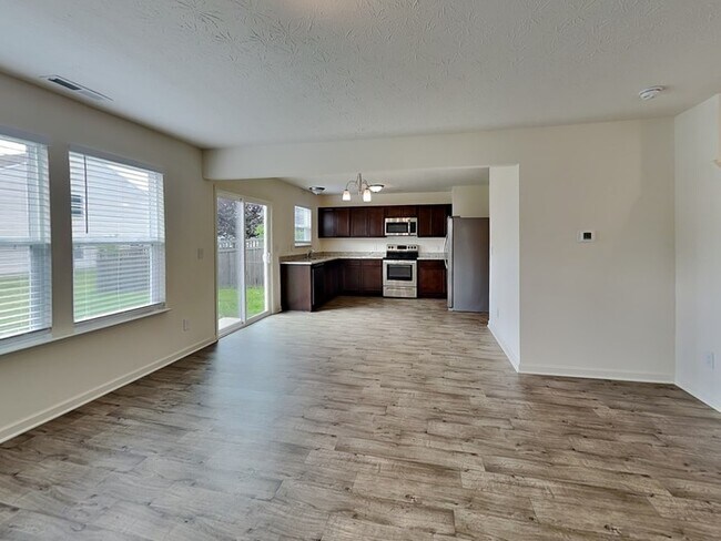 Foto del edificio - 10921 Woods Dr