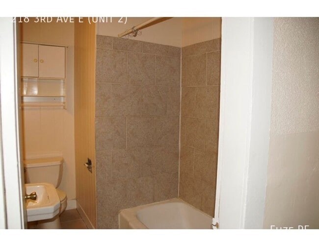 Building Photo - 218 3rd Ave E