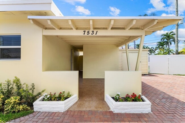 Foto del edificio - 7531 Edgewater Cir