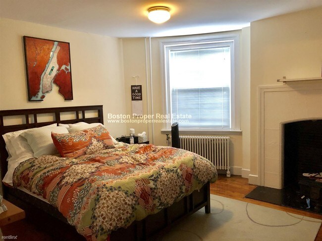 Building Photo - 2 br, 1 bath Condo - 407 Commonwealth Ave 2R