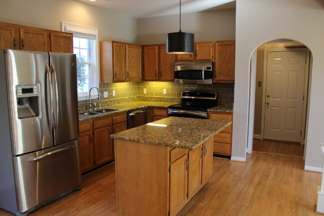 Building Photo - 4838 Highlands Pl