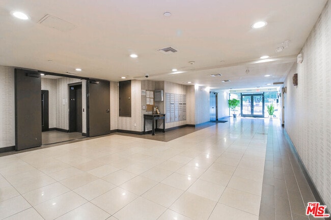 Foto del edificio - 848 Irolo St