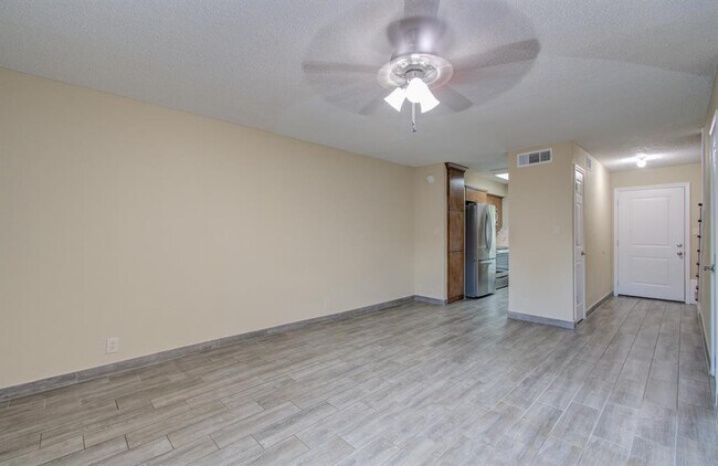 Foto del edificio - 11002 Hammerly Blvd