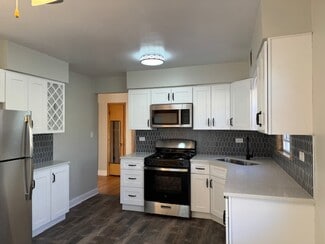 Building Photo - 5742 W Lawrence Ave