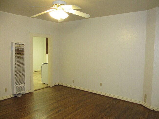 Foto del edificio - 417-421 Normal Ave