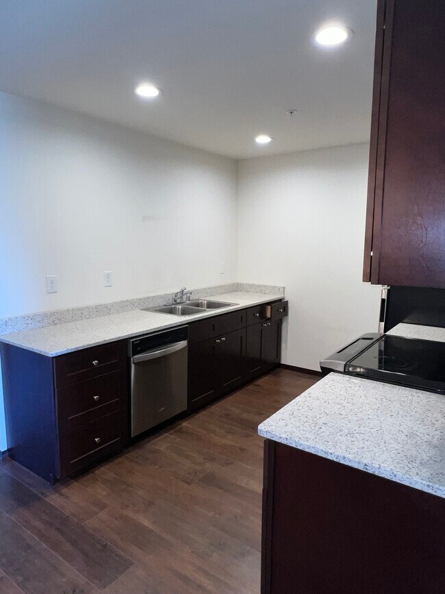 Building Photo - 2041 Andress Ln