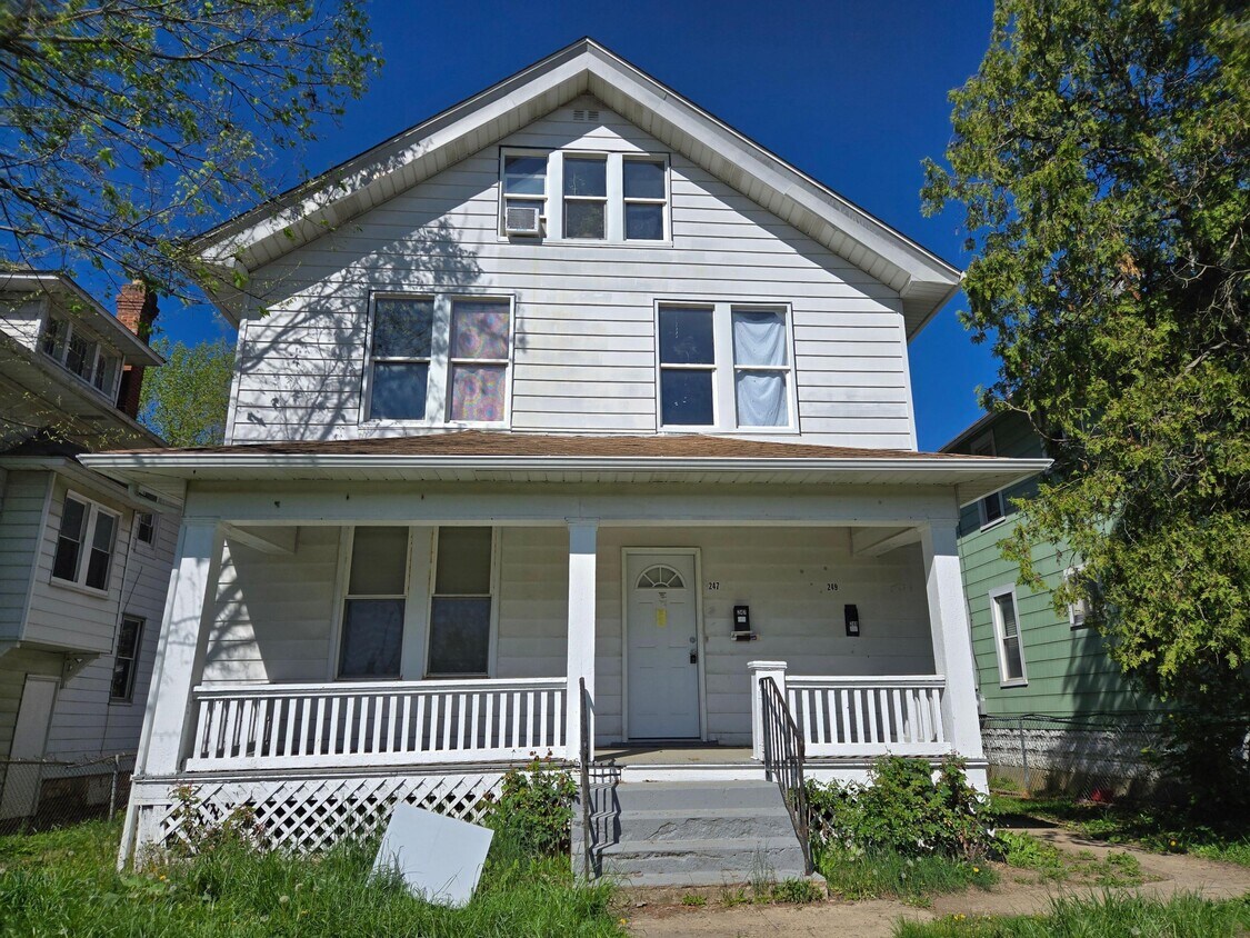 Foto principal - 247 Midland Ave