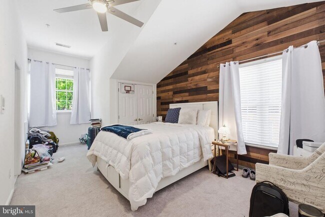 Foto del edificio - 1329 N Barton St
