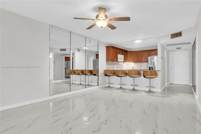 Foto del edificio - 9355 SW 8th St