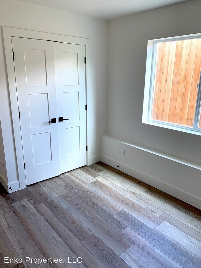 Foto del edificio - 1 br, 1 bath Apartment - 5627 N. Gay Ave.