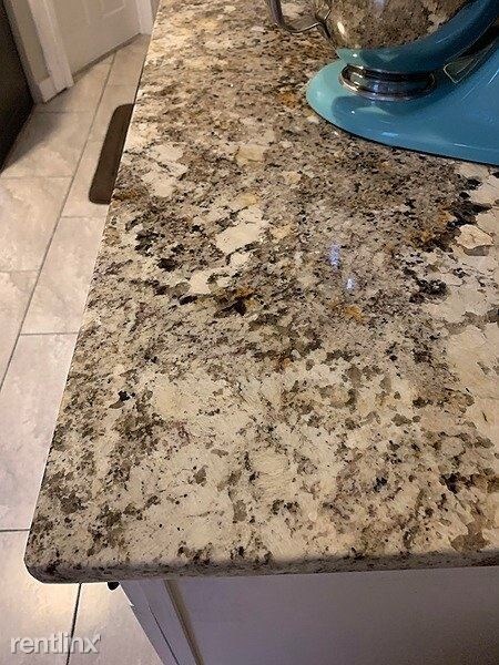 Foto del edificio - 516 E Potter Ave